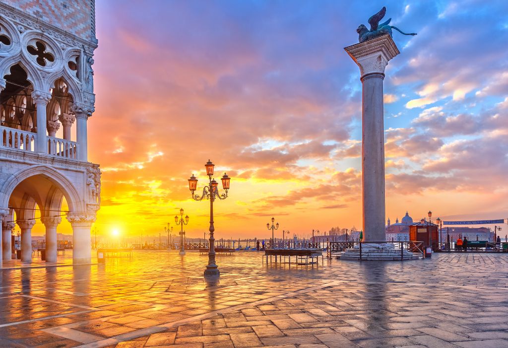Piazza San Marco at sunrise, Vinice, Italy