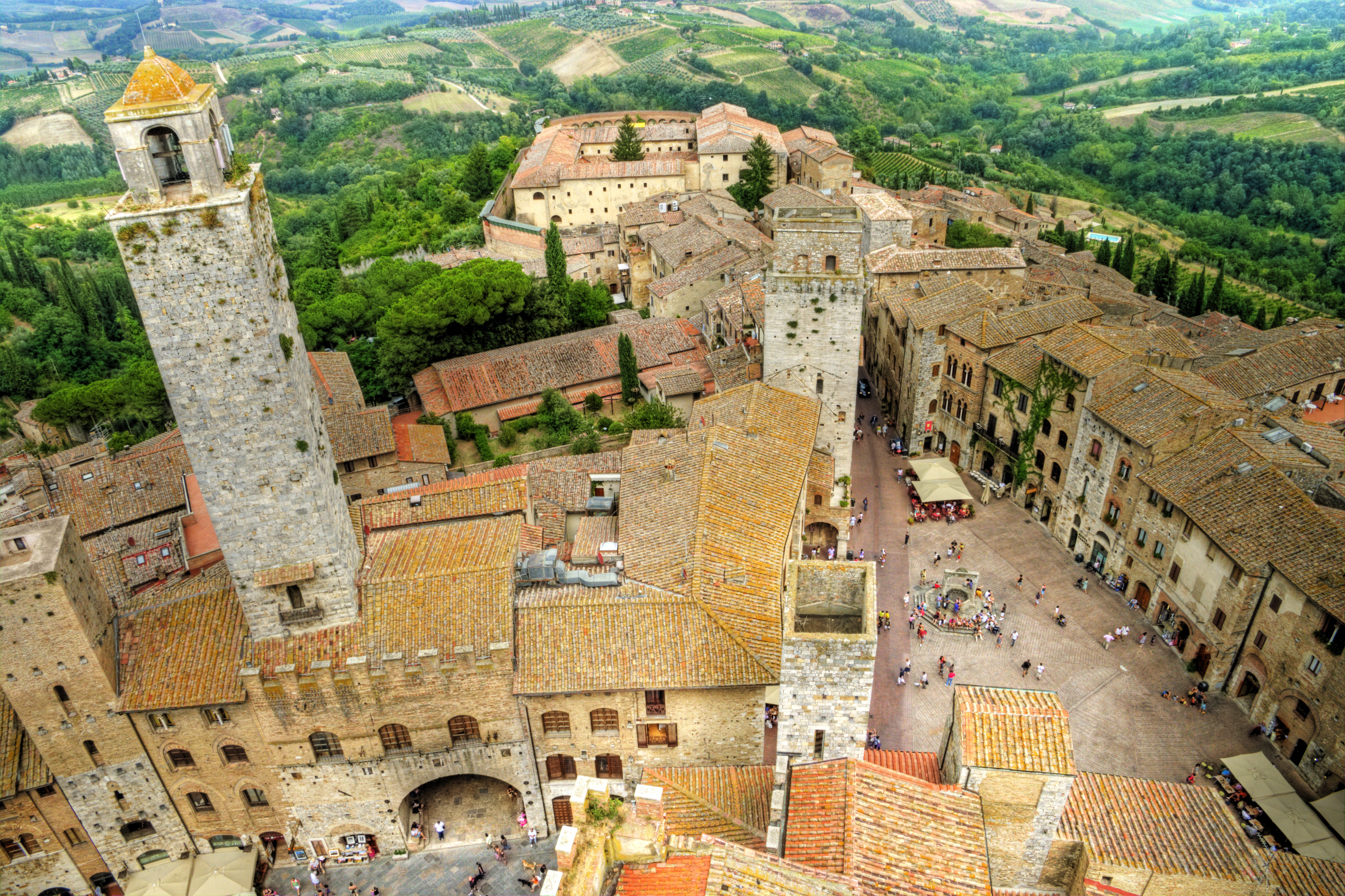 medieval-tuscany-town-san-gimignano